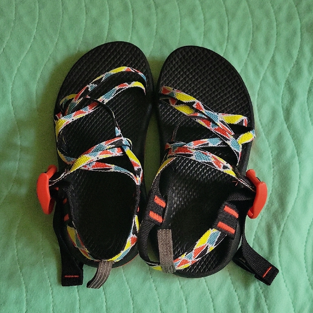 Chaco Kids Sandals with Multicolor Straps Size 1 NWOT